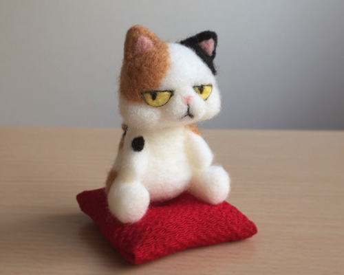 shin.0326yuzu　羊毛フェルト　ハンドメイド　ブサかわ猫 ハンドメイド 羊毛フェルト ぶさかわ子猫とミニプール♪ 置物