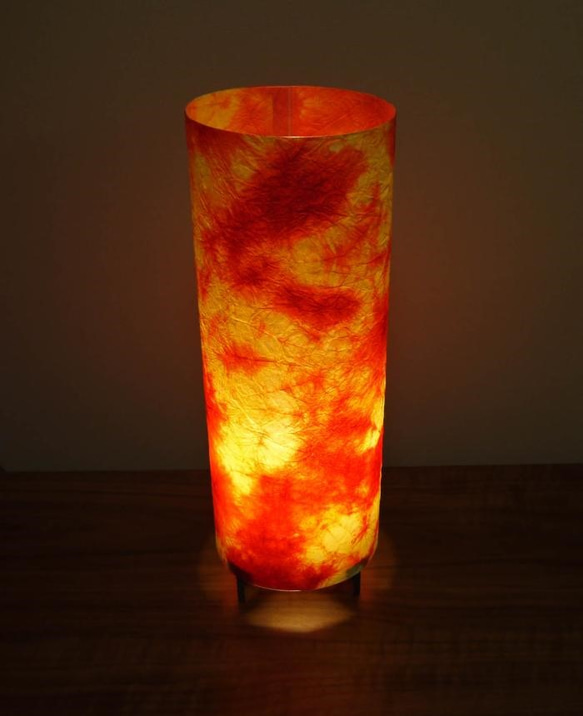 和風照明・インテリア照明　MAM-633　丸行灯（筒型）　Ｍサイズ　 阿波和紙使用　　 手漉き楮和紙　もみ染紙（橙色） 1枚目の画像