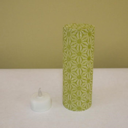 和風照明　CAD-7013 和紙キャンドルＬＥＤ　染和紙(緑)　麻の葉模様　　（ＬＥＤキャンドルホルダー） 2枚目の画像