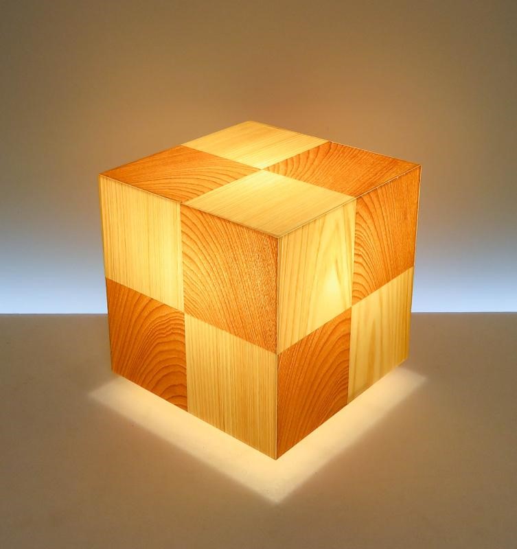 和風照明・インテリア照明　AKA-066　アクリキューブ行灯　Ｓサイズ　市松模様　桧/桜ツキ板