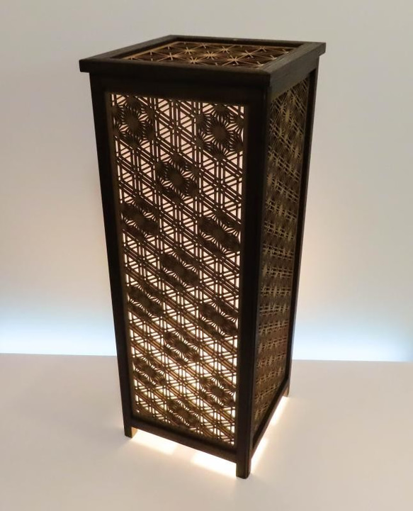 和風照明　LAD-1874　レーザー行灯「趣」Ｌサイズ　 八重麻の葉/胡麻幹 組子デザイ 和紙貼り　LED電球付き 八重麻の葉/胡麻幹 ゴマガラ