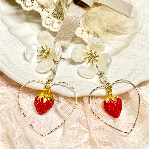 パールのお花ハートイチゴのイヤリング(送料無料) 3枚目の画像