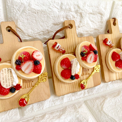 再販‼︎ イチゴ＆ベリーパンケーキのカッティングボード（送料込み） 2枚目の画像