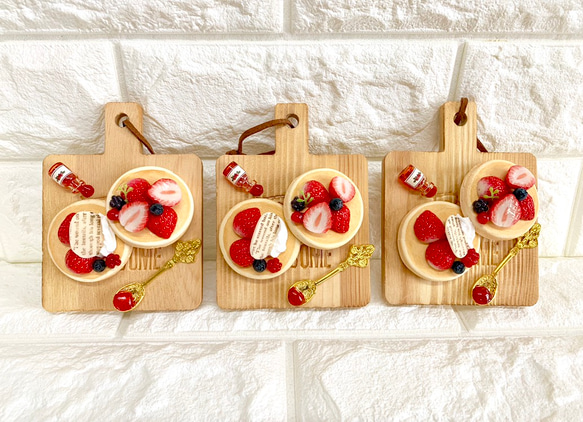 再販‼︎ イチゴ＆ベリーパンケーキのカッティングボード（送料込み） 4枚目の画像