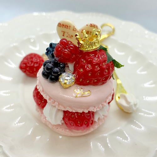いちごのマカロン フェイクスイーツ キーホルダー ハンドメイド 華麗