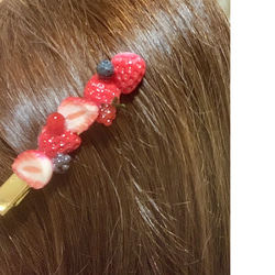 イチゴとベリーのヘアクリップ（送料込み） 5枚目の画像