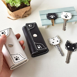 《特集掲載》【名入れ】肉球模様のペアキーケース【3色選択】＆猫(または肉球)キーカバー ※袋ラッピング無料 4枚目の画像