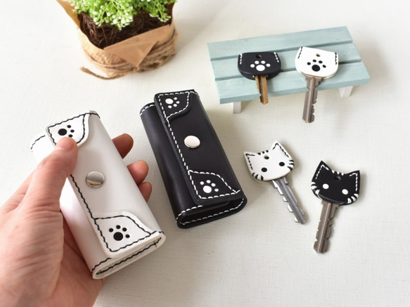 《特集掲載》【名入れ】肉球模様のペアキーケース【3色選択】＆猫(または肉球)キーカバー ※袋ラッピング無料 4枚目の画像