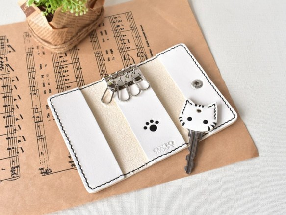《特集掲載》【名入れ】肉球模様のペアキーケース【3色選択】＆猫(または肉球)キーカバー ※袋ラッピング無料 7枚目の画像