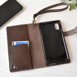 iPhoneX専用■三毛猫と肉球模様の手帳型スマホケース■チョコ革■送料無料 4枚目の画像