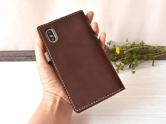 iPhoneX専用■三毛猫と肉球模様の手帳型スマホケース■チョコ革■送料無料 5枚目の画像