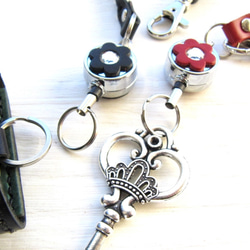 《展示》クリスタルガラスのお花がきらめくリールキーホルダー■赤・黒カラー選択■イニシャル入り■送料無料 7枚目の画像