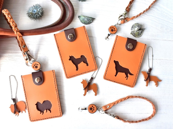 《特集掲載》【受注制作】犬シルエット パスケース【お好きな犬種で制作】リール付 名入れ可 犬種グッズ ※袋ラッピング無料 1枚目の画像