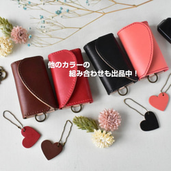 ◆ハート形のペアキーケース◆チャーム付【名入れサービス】牛革（黒・ピンク）■送料無料 6枚目の画像