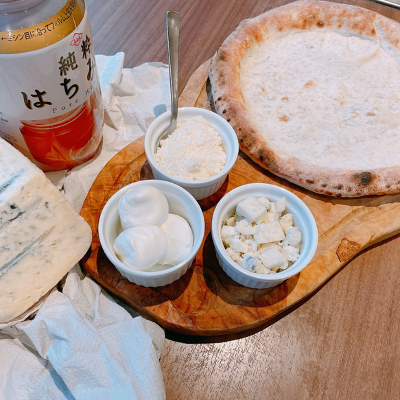 石釜で焼いた冷凍ピザセット"マルゲリータ&クアトロフォルマッジ"♡自分でトッピングできる自粛期間にぴったりおうちグルメ 6枚目の画像