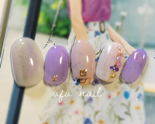美品 フォクシー フラワー ブローチ パープル 紫 ピンク FOXEY すみれカラーのパープルシェルフラワーネイル♡押し花風／塗り