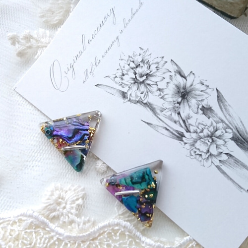 メタリックシェル三角ピアス ピアス（スタッド・一粒） LUNA 通販 