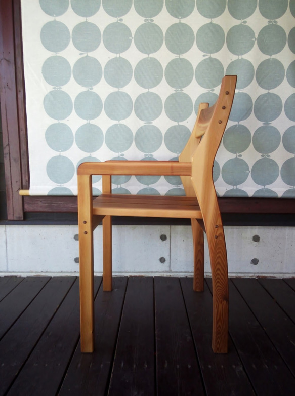 【受注製作】レッドシダーのやわかる家具シリーズ　肘掛けチェアー 2枚目の画像