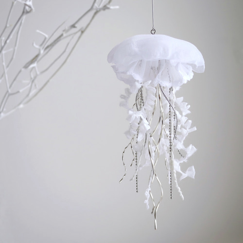 クラゲのピアス（イヤリング）［ White / 片耳用 ]｜大ぶり 結婚