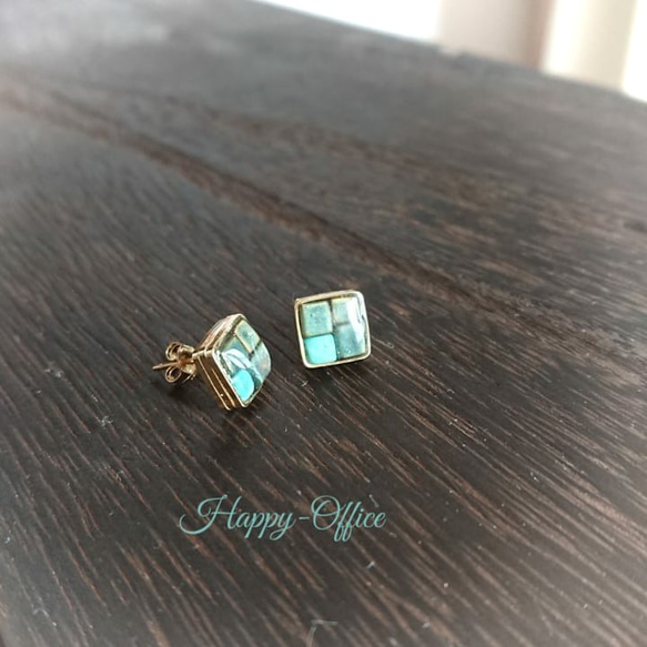 ～earth  color cubes～ターコイズとビーズの14kgfスタッドピアス 1枚目の画像