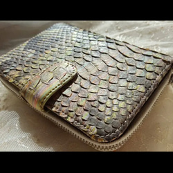 【再入荷】パイソン二つ折り財布/優しいパステルレインボー：LOVE Color 2枚目の画像