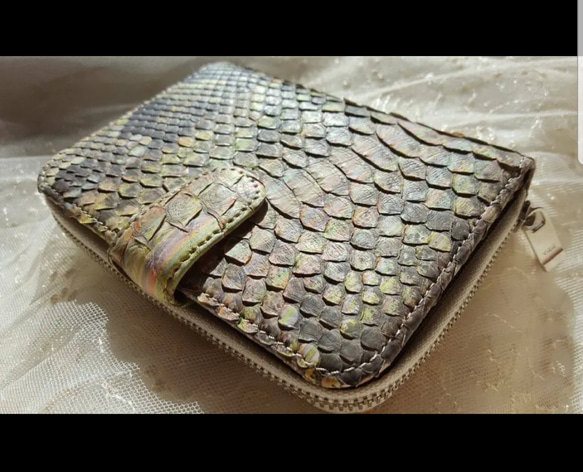 【再入荷】パイソン二つ折り財布/優しいパステルレインボー：LOVE Color 2枚目の画像