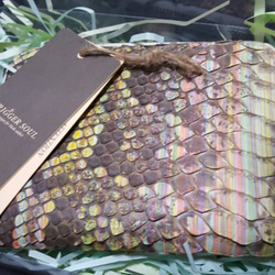 【再入荷】パイソン二つ折り財布/優しいパステルレインボー：LOVE Color 3枚目の画像