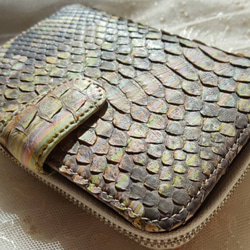 【再入荷】パイソン二つ折り財布/優しいパステルレインボー：LOVE Color 4枚目の画像