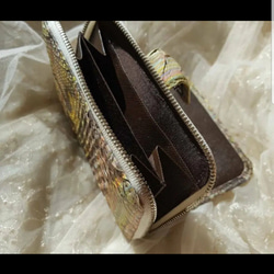 【再入荷】パイソン二つ折り財布/優しいパステルレインボー：LOVE Color 8枚目の画像