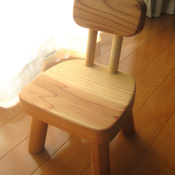 天然杉の子供椅子 1枚目の画像
