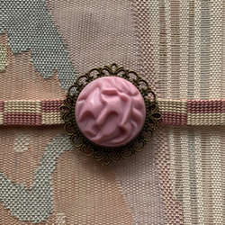 ビンテージ素材のピンクの帯留め「ロマンティック・ジェラート」 4枚目の画像