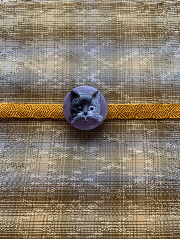 チェコガラス素材のダンディな猫の帯留め「パープル・シャドー」 5枚目の画像
