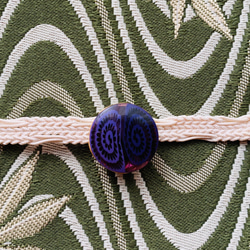 デッドストック素材の小粋な紫の帯留と玉かんざしのセット「誘惑」 12枚目の画像