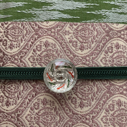 ノスタルジックなチェコ・ビンテージガラスボタンの帯留「夏の風車」 8枚目の画像