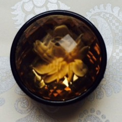 デッドストック素材のムーディーな玉簪・帯留めのセット「ミステリアス・ロゼ」 2枚目の画像