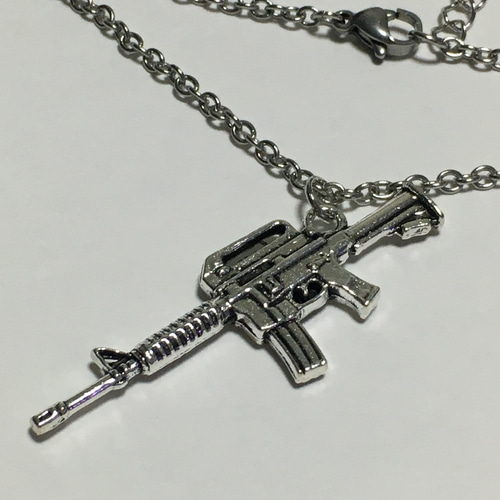【レビューを書けば送料当店負担】 985.銃、ライフルのネックレス、銀古美シルバー ネックレス シルバー
