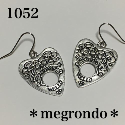 1052.ヴィジャボードのプランシェットのピック型ピアス ピアス（フック 