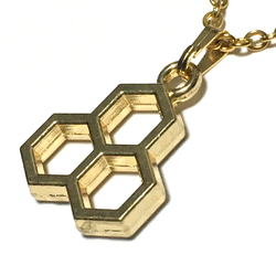 5.蜂シリーズ、幾何学3連穴ハニカムの蜂の巣ネックレス 5枚目の画像