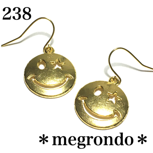 238.スターアイスマイル、片目が星のニコちゃんマークのピアス ピアス