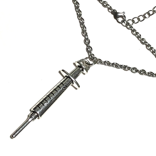722.大きな注射器のネックレス ネックレス・ペンダント