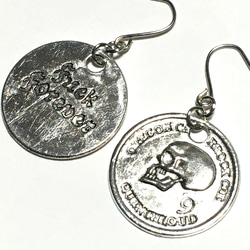 769.ドクロのコインピアス、銀古美シルバー 5枚目の画像