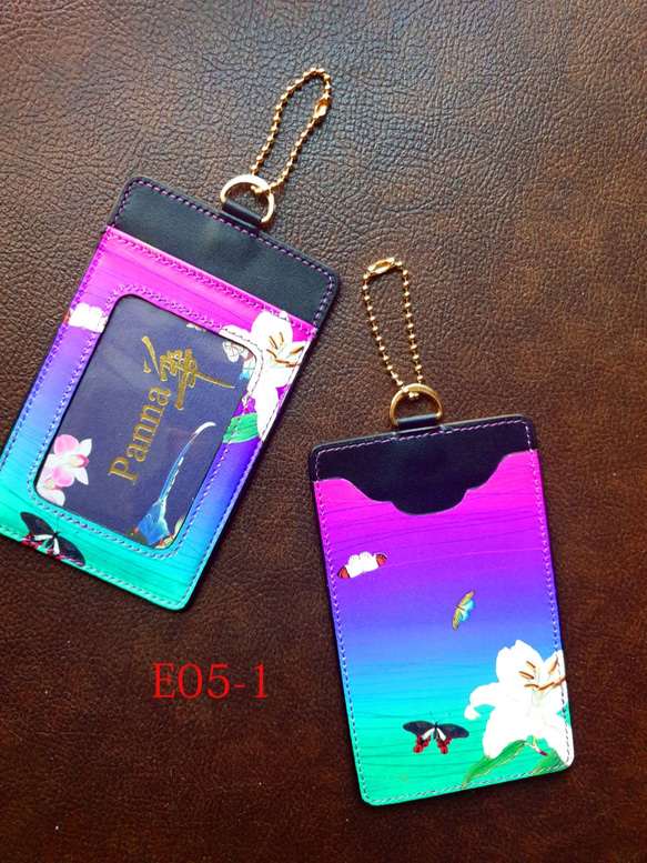 E05-1蝴蝶百合  中國風格證件夾.悠遊卡夾   天然皮革 第1張的照片