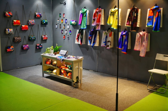 E08-1孤挺.百合繽紛色風格證件夾.悠遊卡夾   天然皮革 第3張的照片