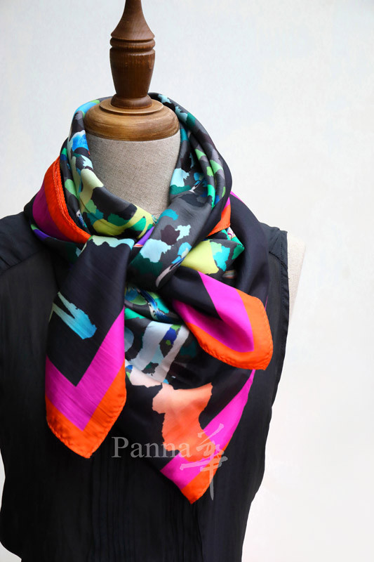 新品 サウジアラビア館 シルクスカーフ マグネットピンバッジ