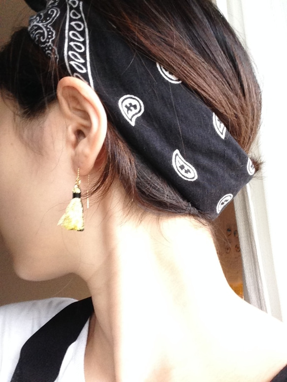 Bicolor Tassel Earrings / Black×Gold 2枚目の画像