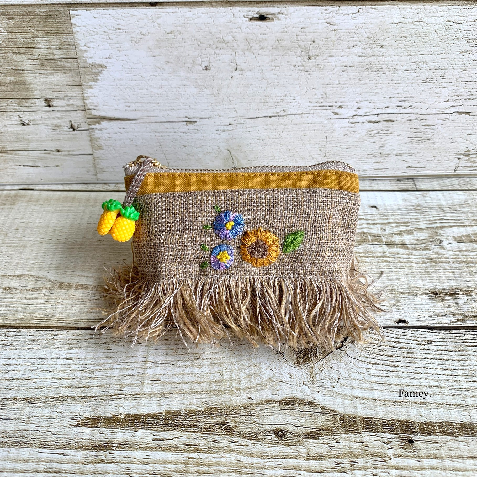 大人かわいい手刺繍お花とフルーツの手のひらサイズフラットポーチ　国産帆布　コットンリネン　ひまわり　パイナップル