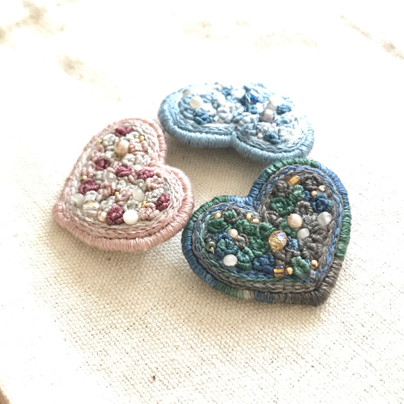 【ビーズ刺繍】プチハートブローチ(ももージュ) 5枚目の画像