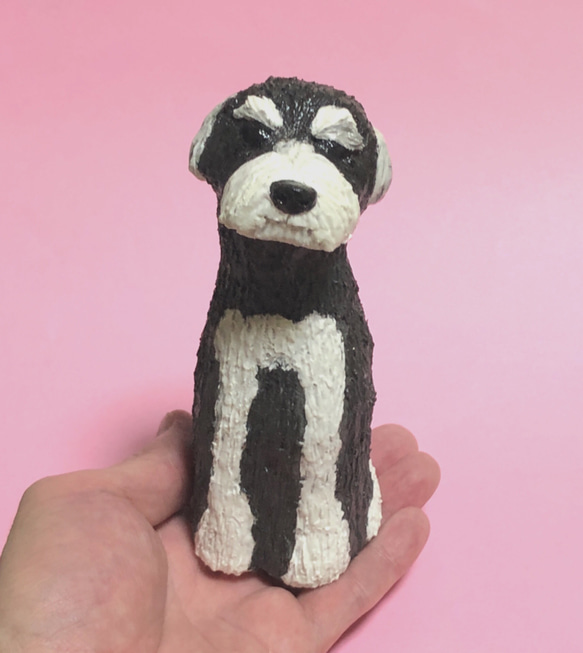 ウインクするミニチュアシュナウザー  犬の粘土細工 4枚目の画像