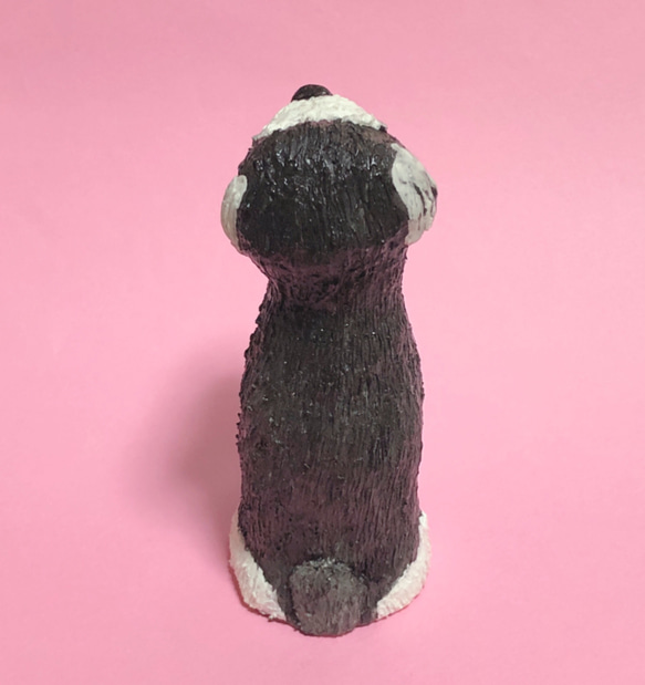 ウインクするミニチュアシュナウザー  犬の粘土細工 5枚目の画像