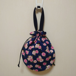 ★丸い巾着バッグ★桜とねこ★丸いご縁バッグ★トートバッグ 1枚目の画像